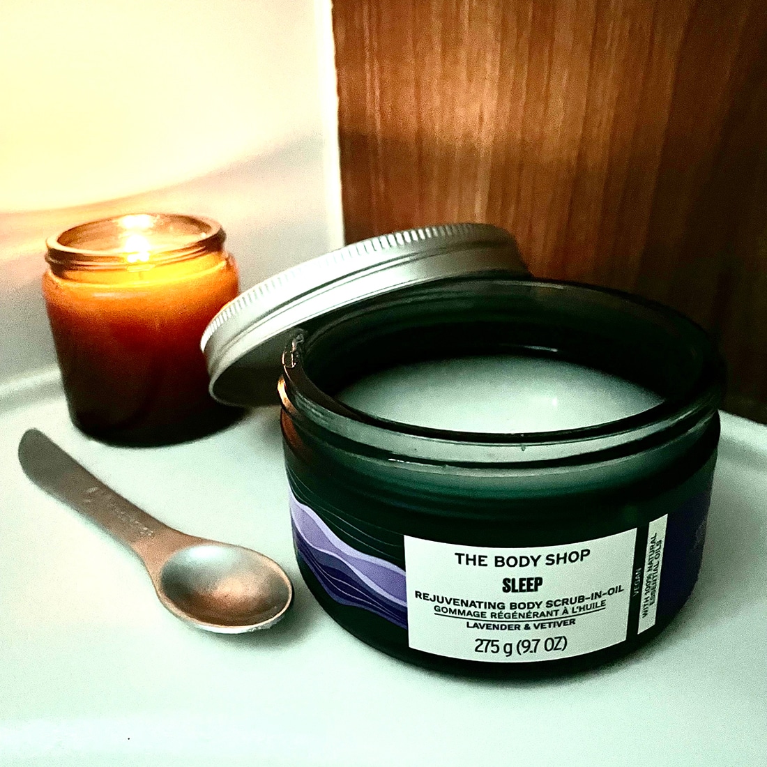 ラスト１点新品Omorovicza Body Buffing Balmスクラブ ウェルネス ボディスクラブインオイルLA&ベチバー | イオン